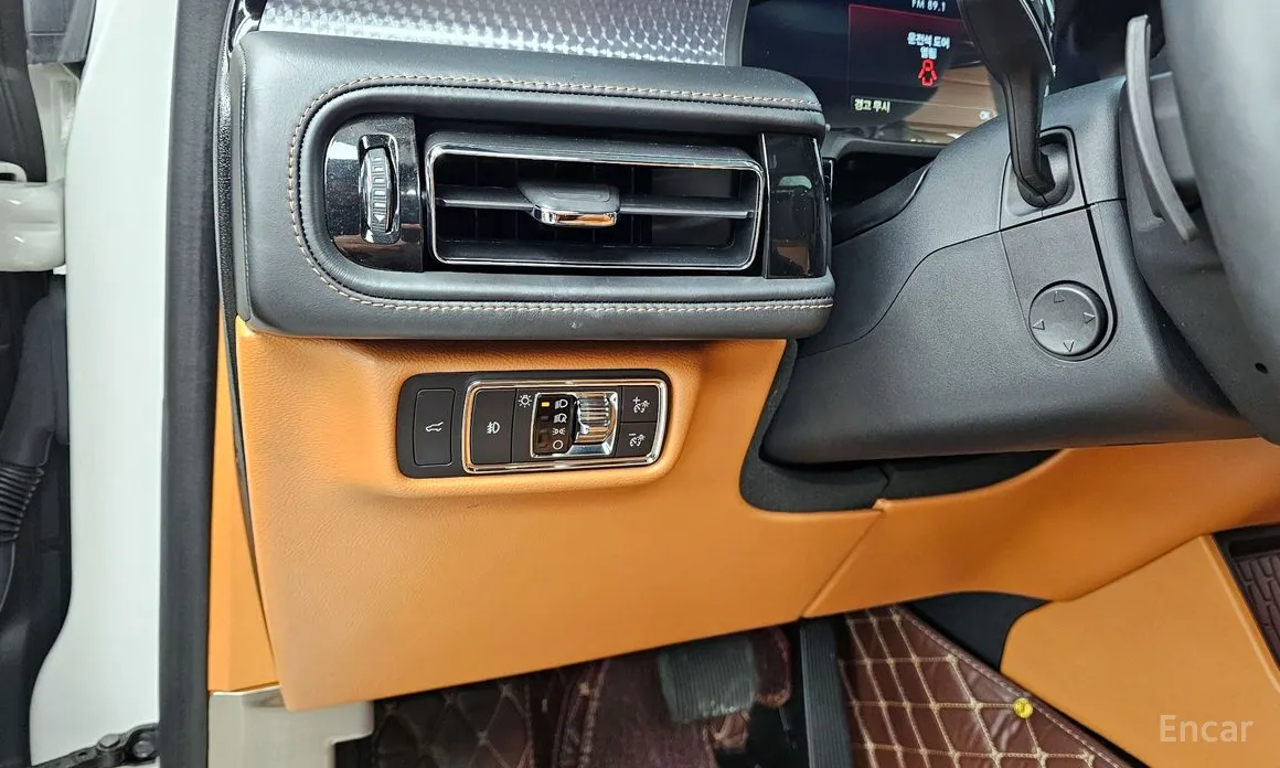 Фото 16 - Lincoln Aviator