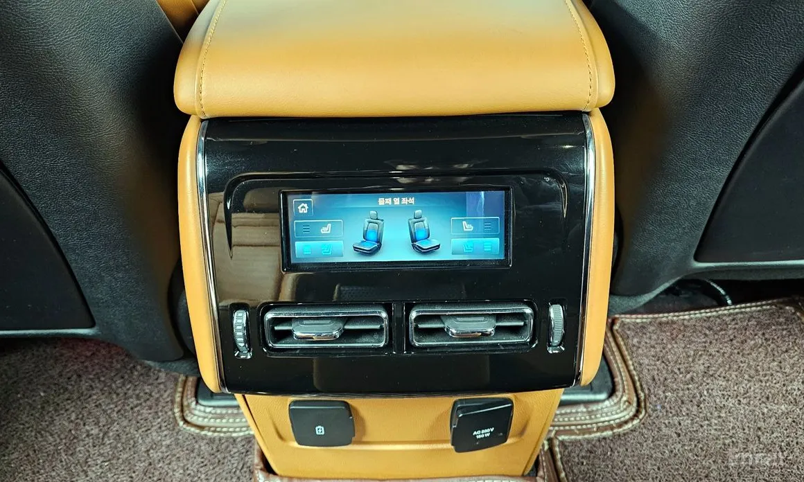 Фото 18 - Lincoln Aviator