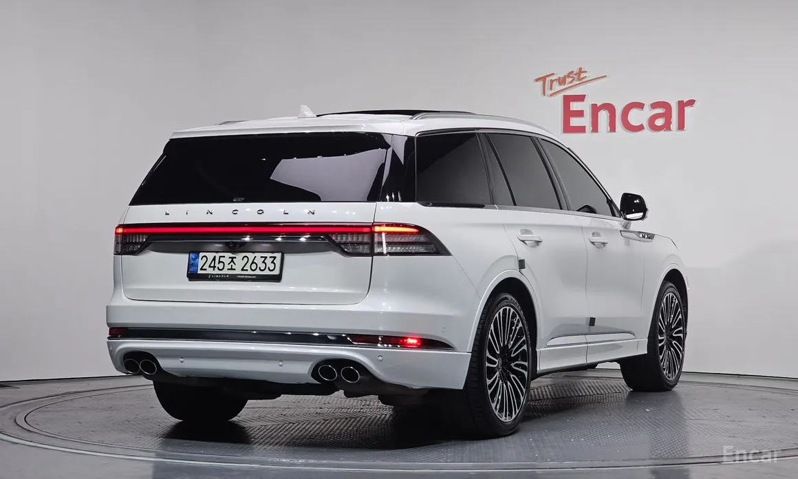 Фото 2 - Lincoln Aviator