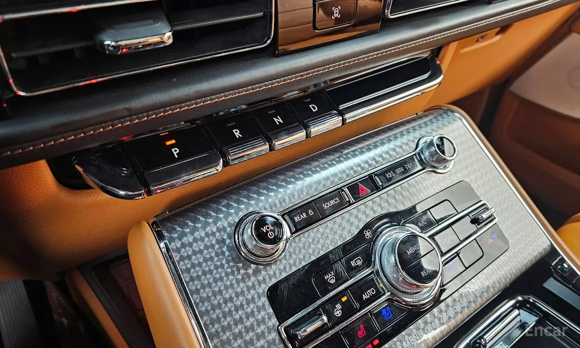 Фото 9 - Lincoln Aviator