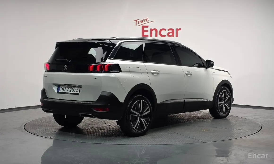 Фото 2 - Peugeot 5008