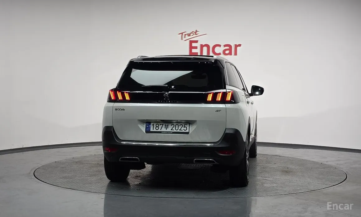 Фото 4 - Peugeot 5008