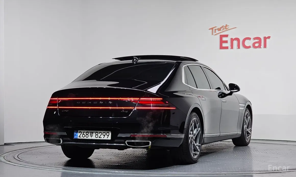 Фото 2 - Genesis G90