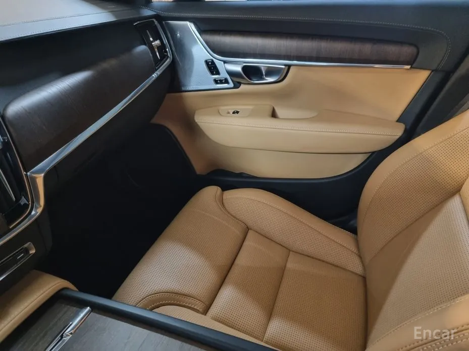 Фото 12 - Volvo V90