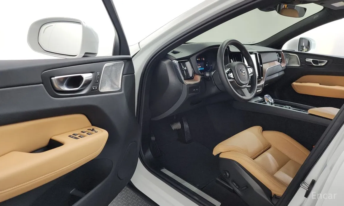 Фото 10 - Volvo XC60