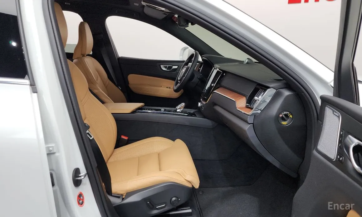 Фото 11 - Volvo XC60