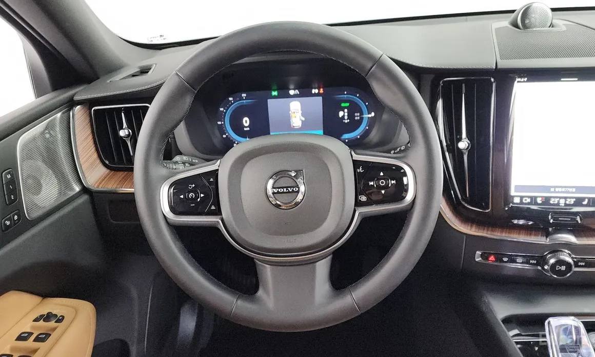 Фото 13 - Volvo XC60