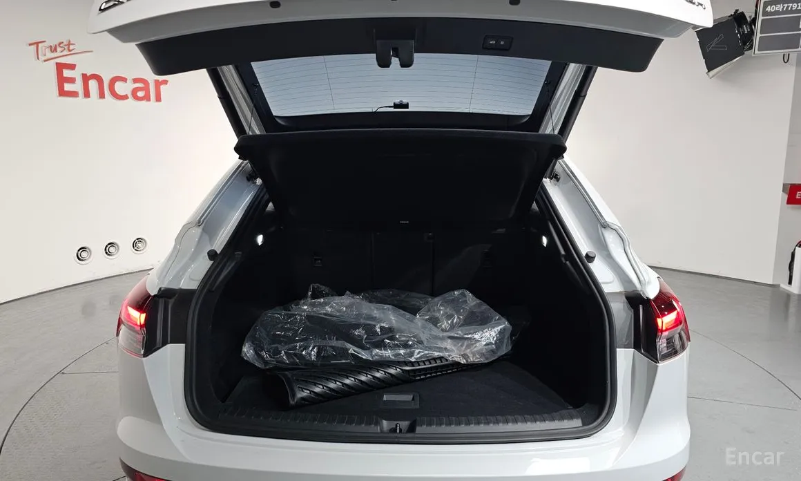 Фото 20 - Audi Q4 e-tron