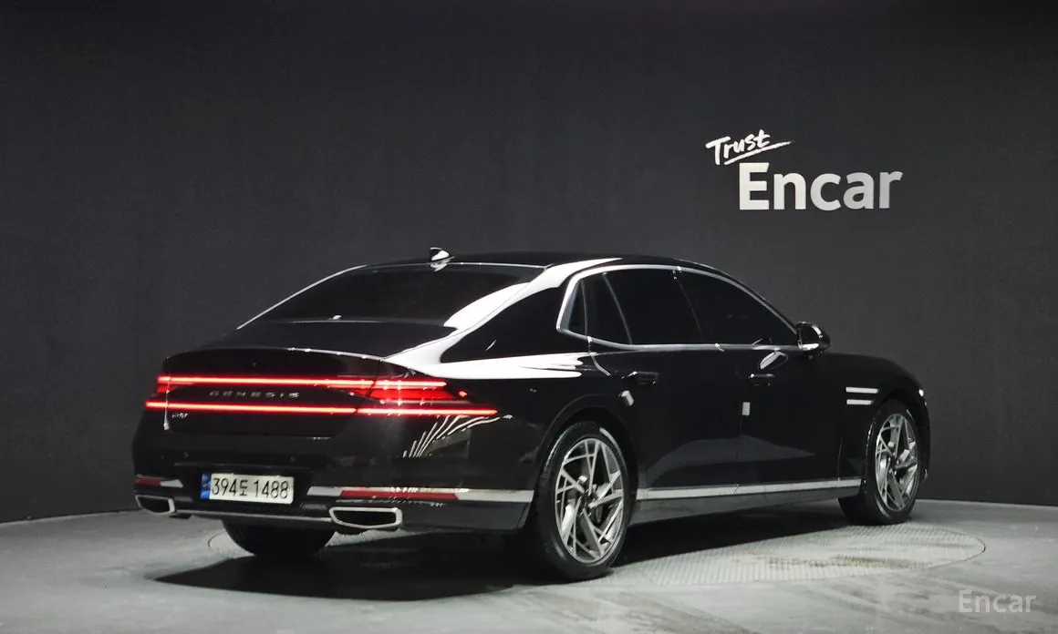 Фото 2 - Genesis G90