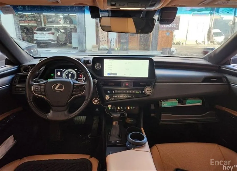 Фото 7 - Lexus ES