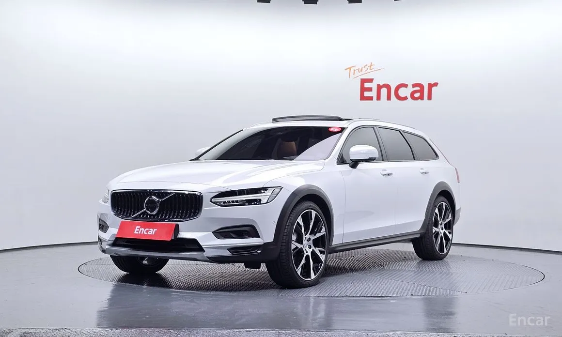 Фото 1 - Volvo V90