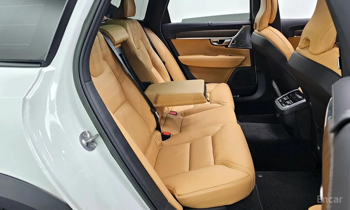 Фото 12 - Volvo V90