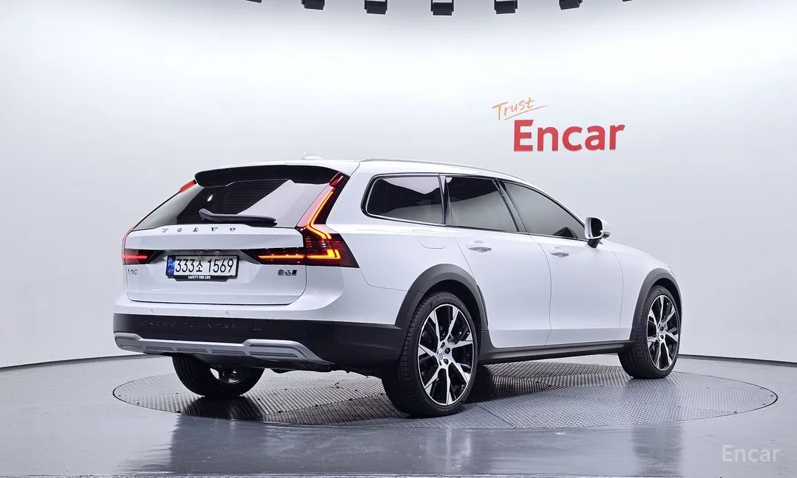 Фото 2 - Volvo V90