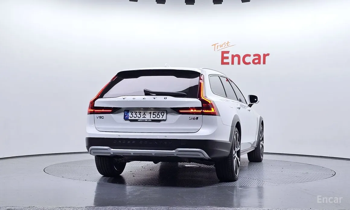 Фото 4 - Volvo V90