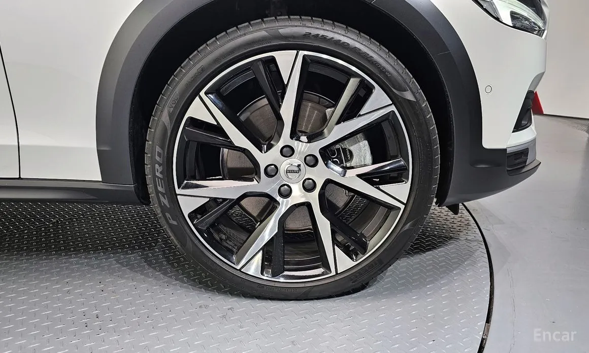 Фото 5 - Volvo V90