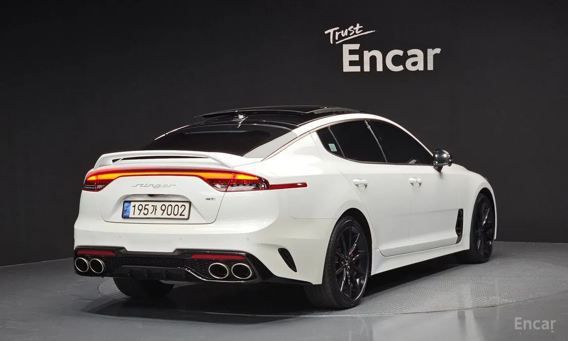 Фото 2 - Kia Stinger