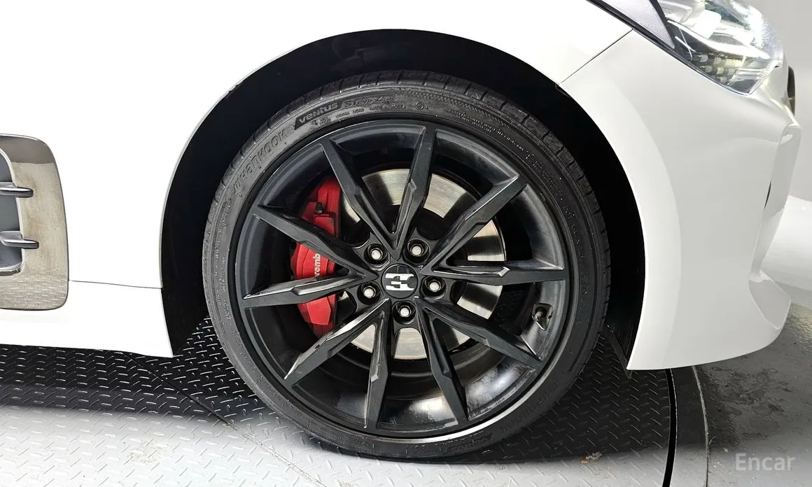 Фото 5 - Kia Stinger