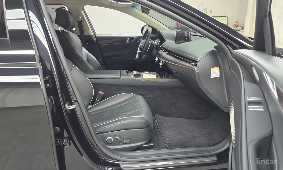 Фото 11 - Genesis G80