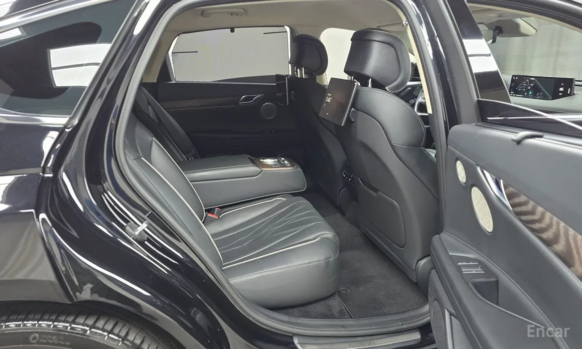 Фото 12 - Genesis G80