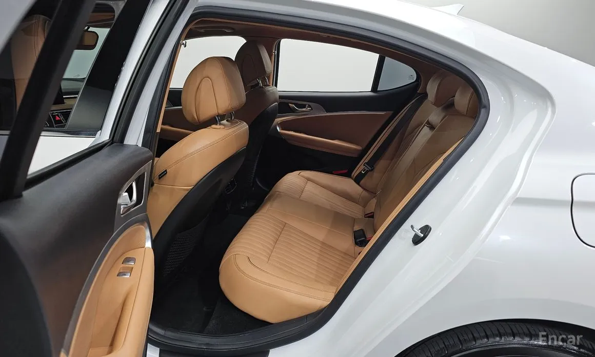 Photo 11 - Genesis G70