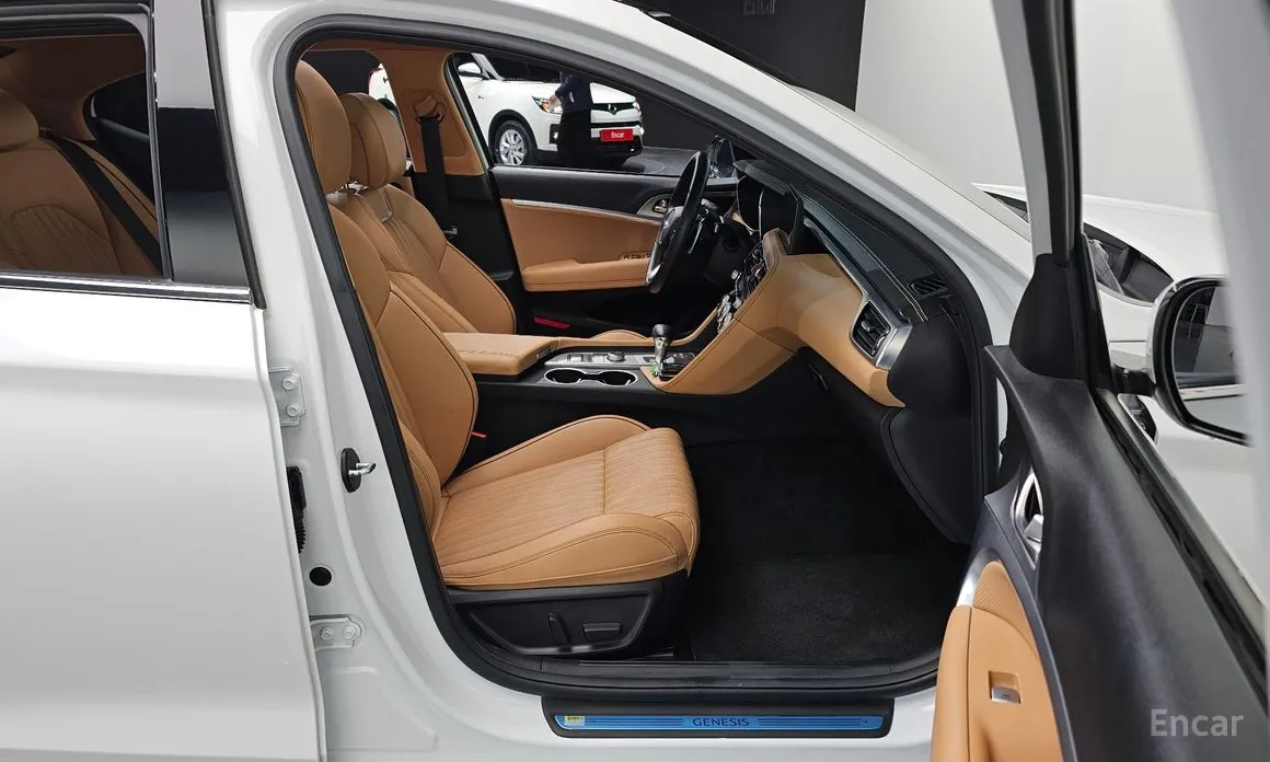 Photo 12 - Genesis G70