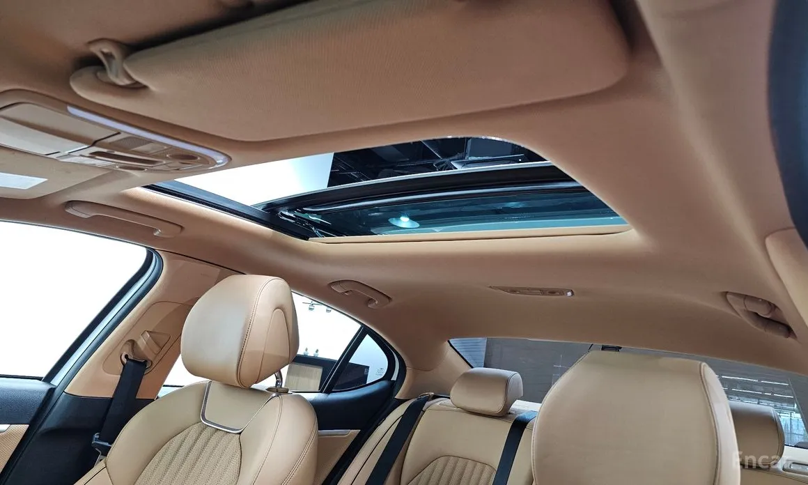Photo 18 - Genesis G70