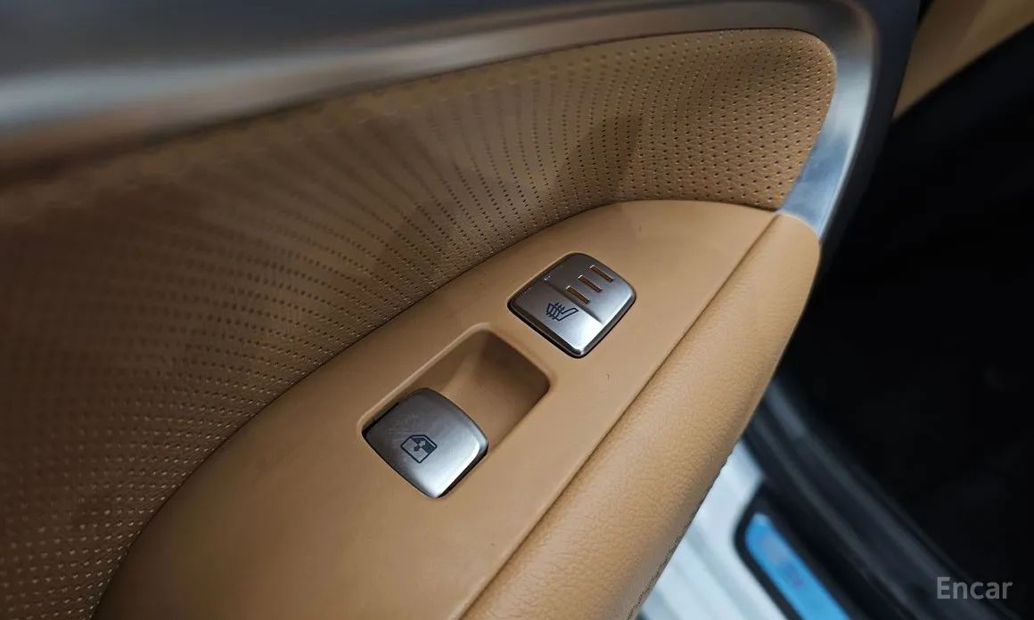 Photo 19 - Genesis G70