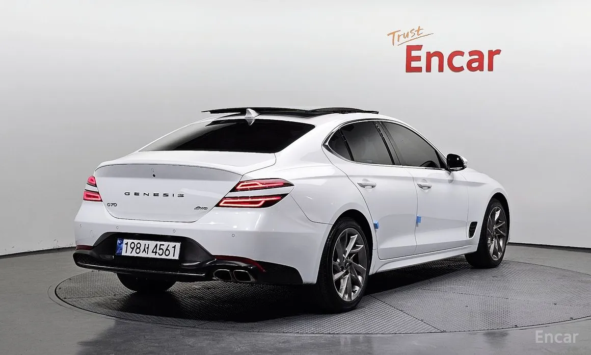 Photo 2 - Genesis G70