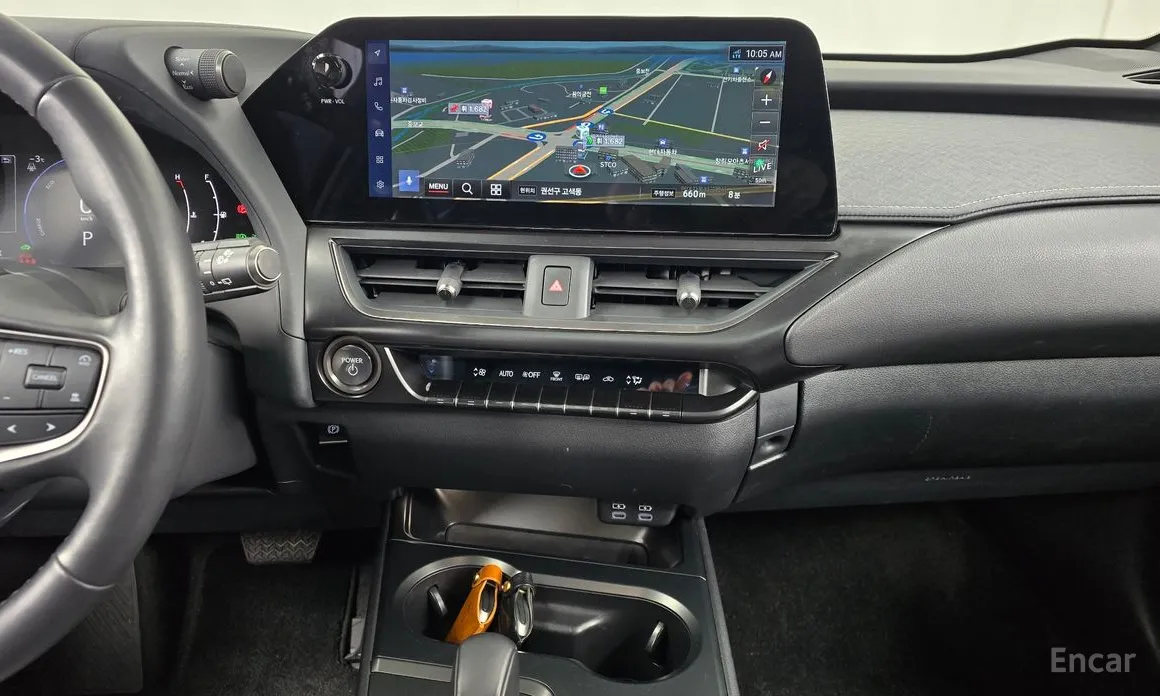 Фото 14 - Lexus UX