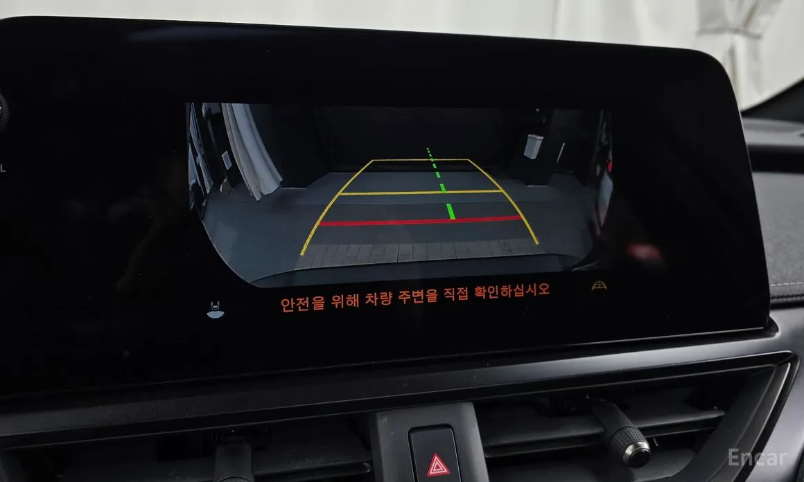 Фото 15 - Lexus UX