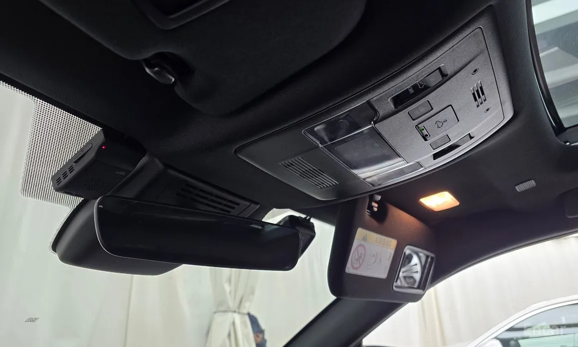 Фото 17 - Lexus UX