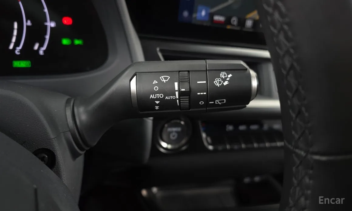 Фото 19 - Lexus UX