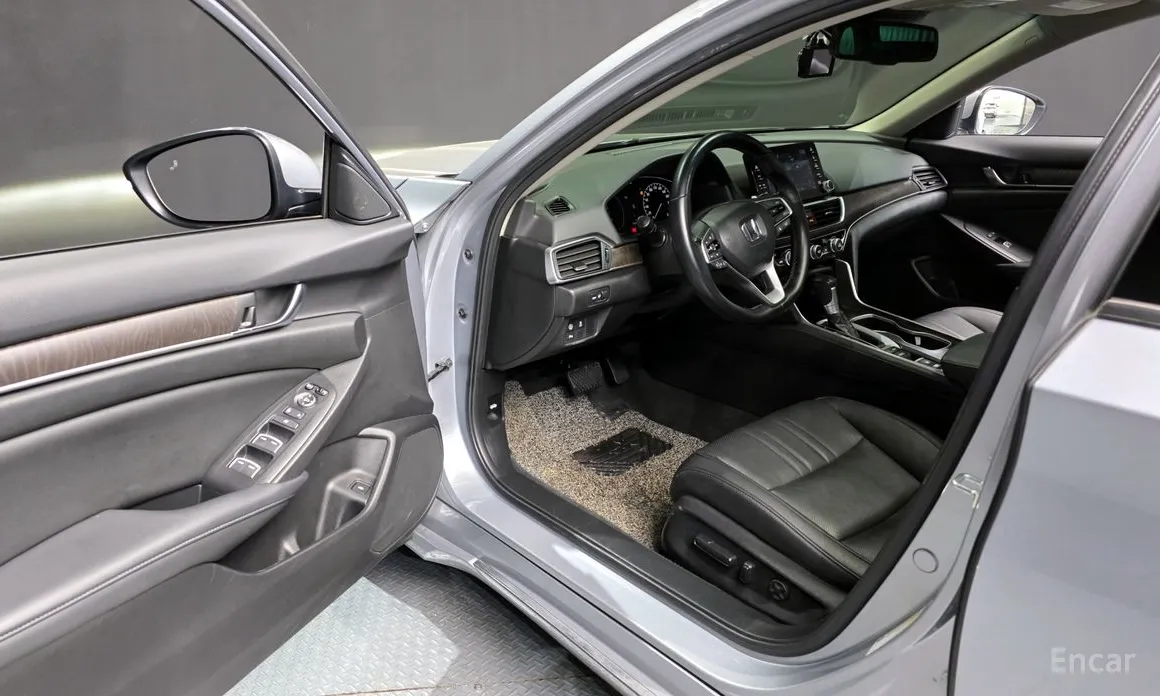 Фото 10 - Honda Accord