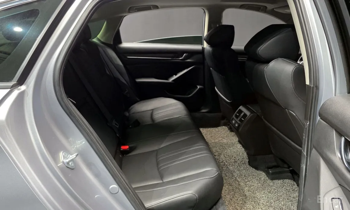 Фото 12 - Honda Accord