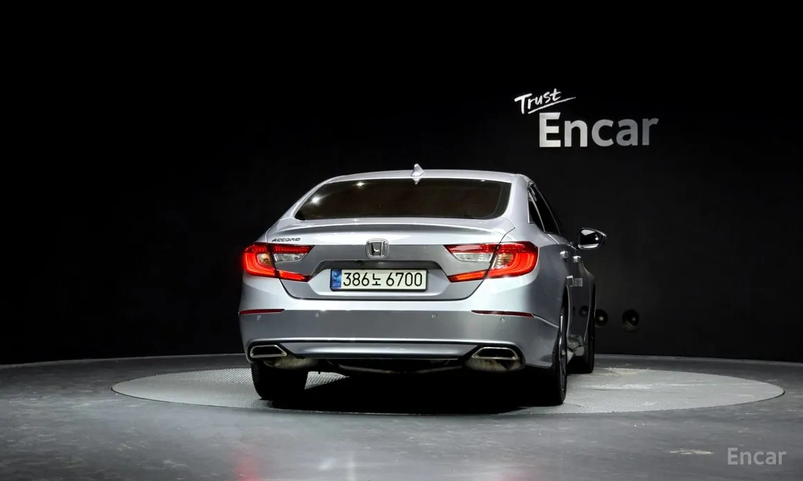 Фото 4 - Honda Accord