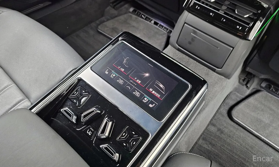 Фото 18 - Audi A8