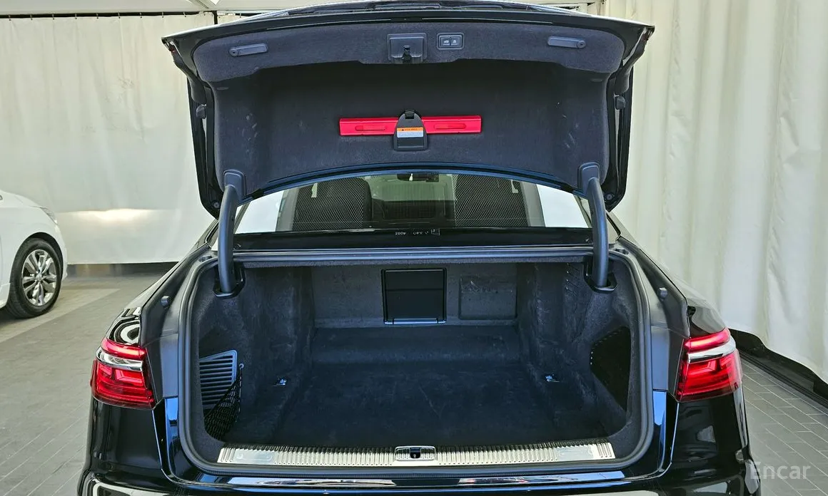 Фото 20 - Audi A8