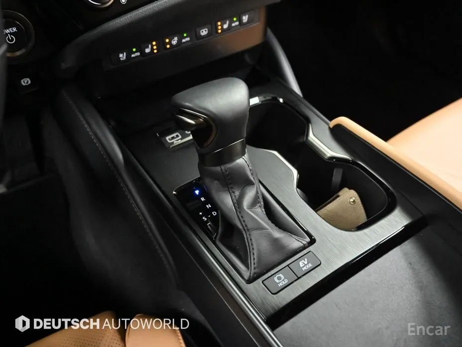 Фото 9 - Lexus ES