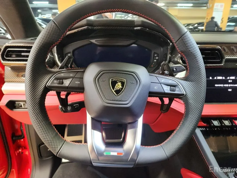 Фото 11 - Lamborghini Urus