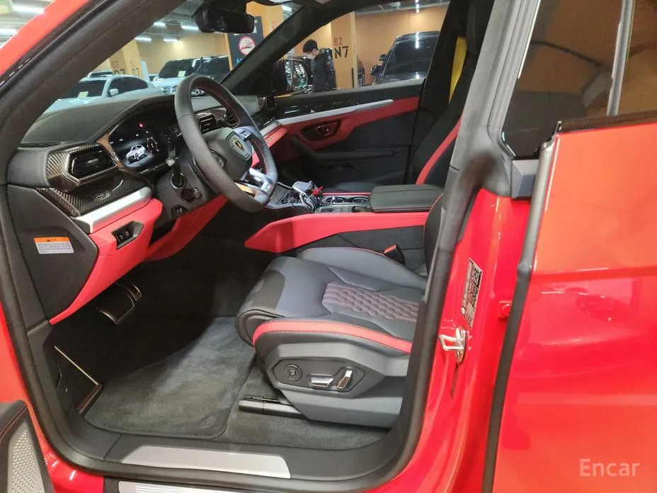 Фото 8 - Lamborghini Urus