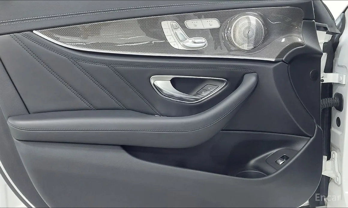 Фото 15 - Mercedes-Benz E-Class