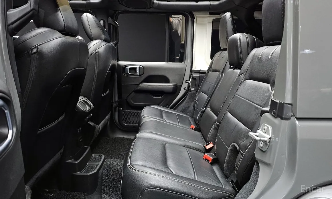 Фото 12 - Jeep Wrangler