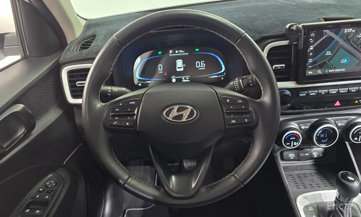 Фото 14 - Hyundai Venue