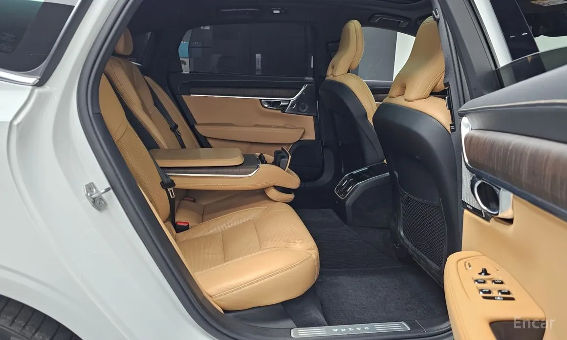 Фото 12 - Volvo S90