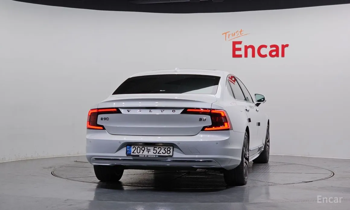 Фото 4 - Volvo S90