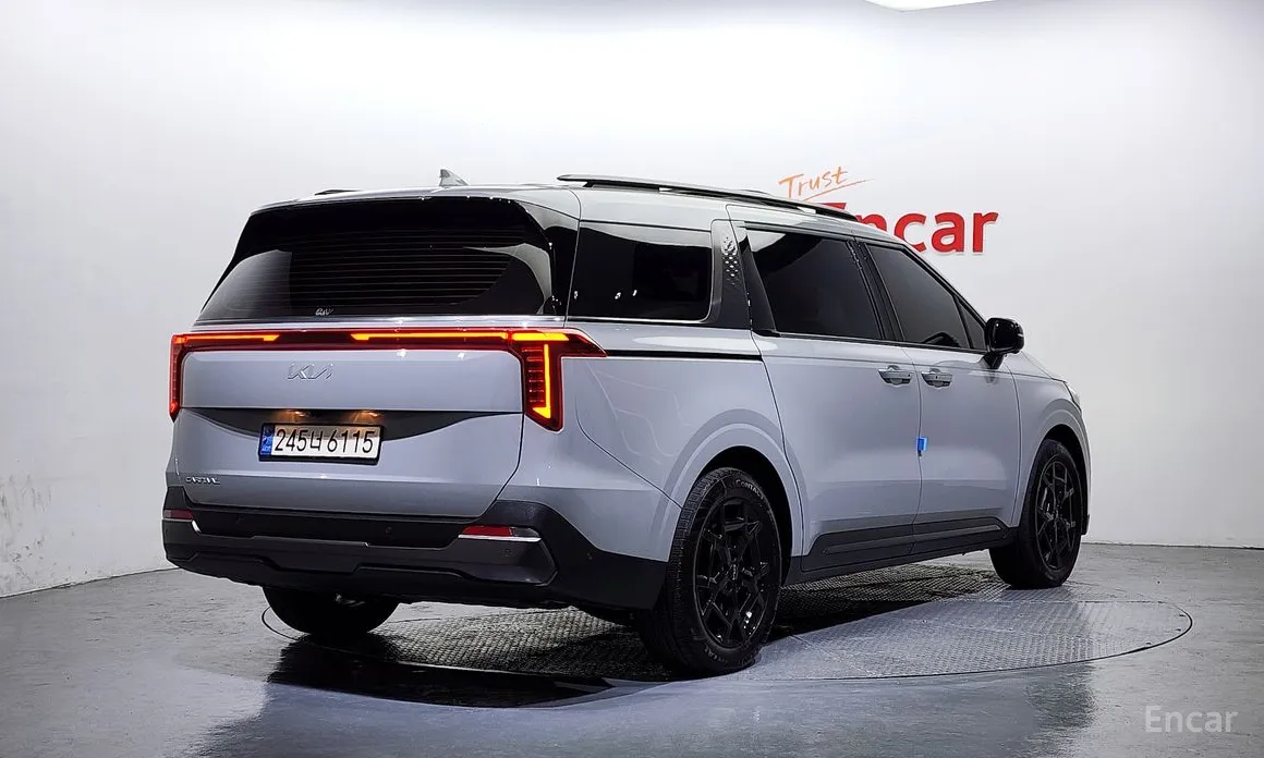 Фото 2 - Kia Carnival