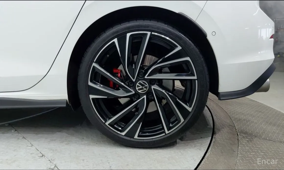 Фото 14 - Volkswagen Golf