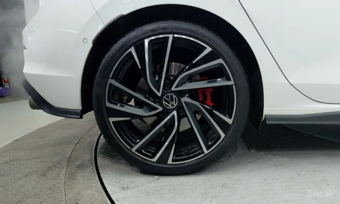 Фото 16 - Volkswagen Golf