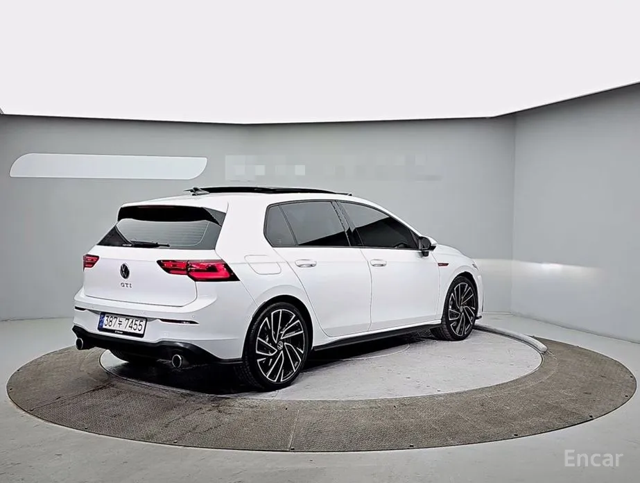 Фото 2 - Volkswagen Golf