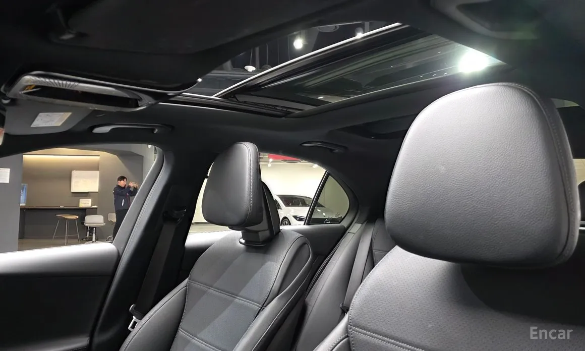 Фото 19 - Mercedes-Benz C-Class